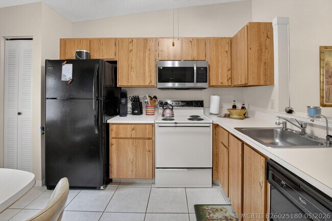 Foto del edificio - 8697 Sunbird Pl