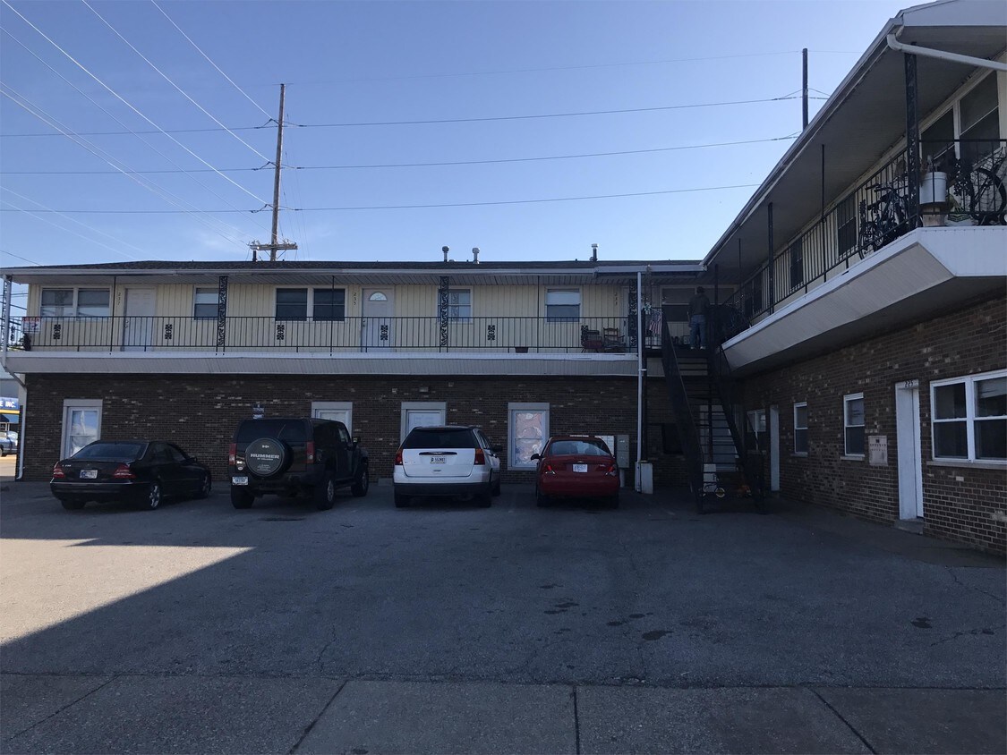 Primary Photo - 318 W Franklin St