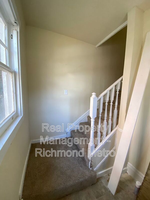 Foto del edificio - 3221 Hanes Ave