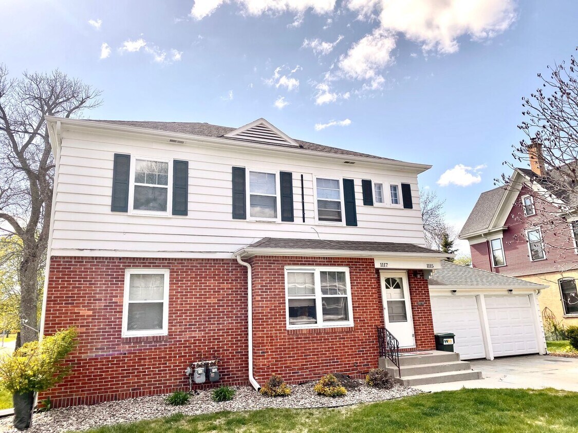 Primary Photo - 1115/1117 S Phillips Ave