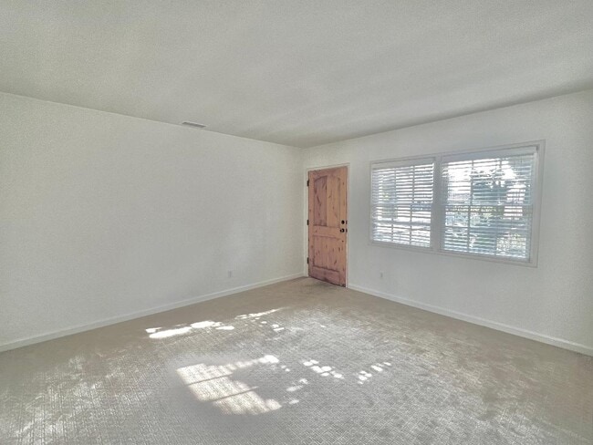 Building Photo - 4256 Noyes St