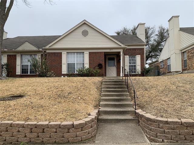 Primary Photo - 2211 Forestbrook Dr