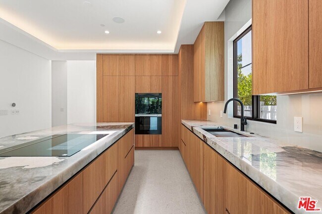 Foto del edificio - 5126 Lindley Ave