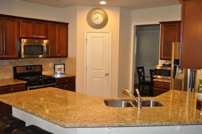 Building Photo - 5040 Breezewood Cir
