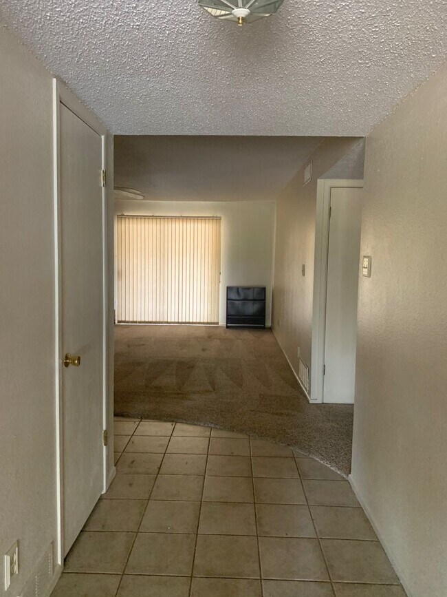 Foto del edificio - 2 bedroom condo