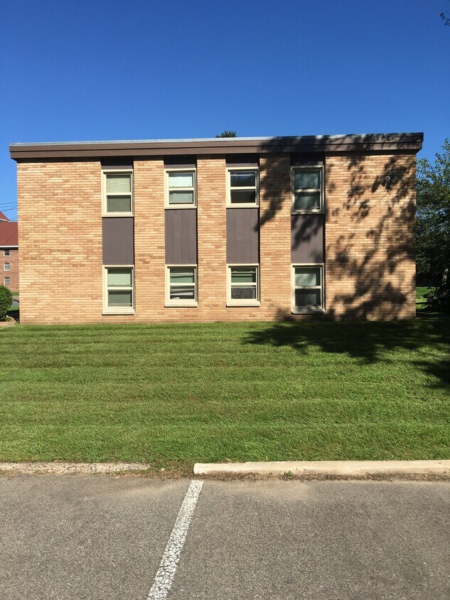 Primary Photo - 2301 Maple Ave