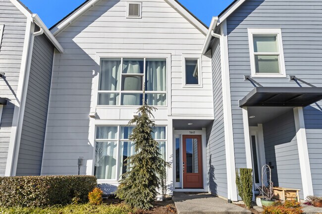 Building Photo - 7447 SE Chinquapin Dr