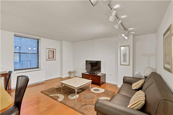 Foto del edificio - 150 W 51st St