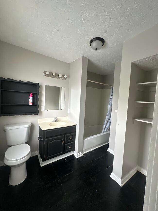 Foto del edificio - 1641 Sullivant Ave