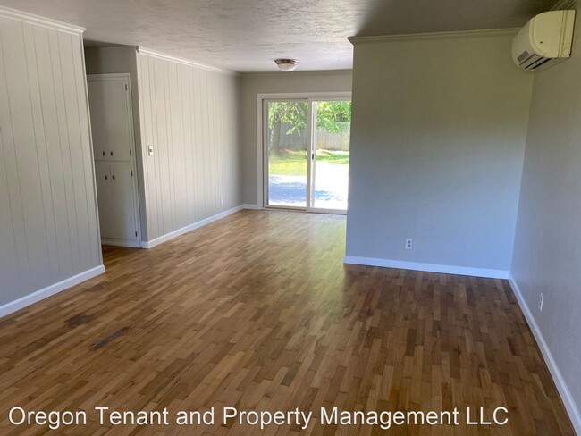 Building Photo - 3 br, 1 bath House - 110 E 40th ave