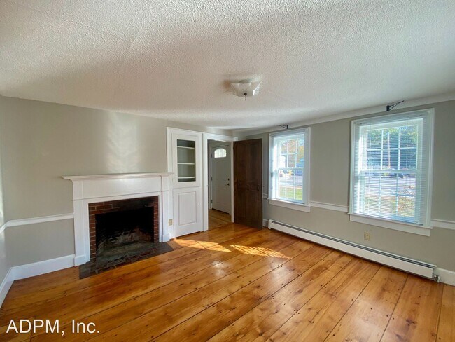 Building Photo - 2 br, 1 bath House - 96 East Main St.