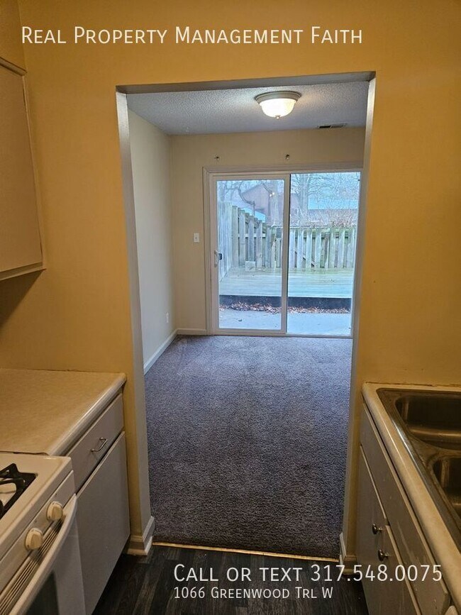 Foto del edificio - 1066 Greenwood Trail W Dr