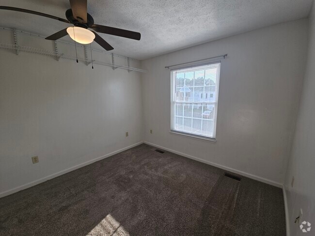 Building Photo - 584 Cromwell Ct