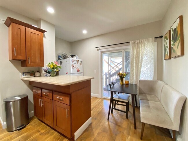 Foto del edificio - 512 E 3rd St