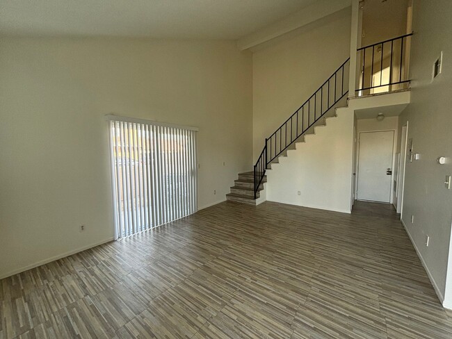 Foto del edificio - Modern and Spacious 3-Bedroom Townhome in ...