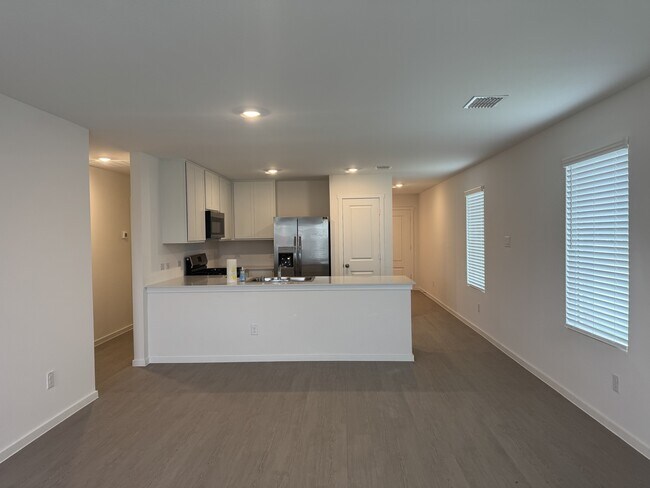 Foto del edificio - 913 Birkdale Dr