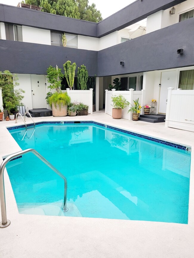 Community Pool - 5144 Zelzah Ave