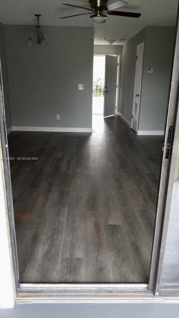 Foto del edificio - 617 Ixoria Ave