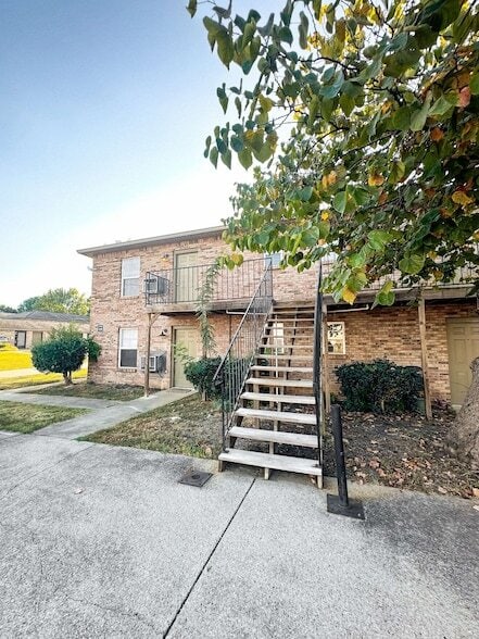 Building Photo - 132 Ballygar St