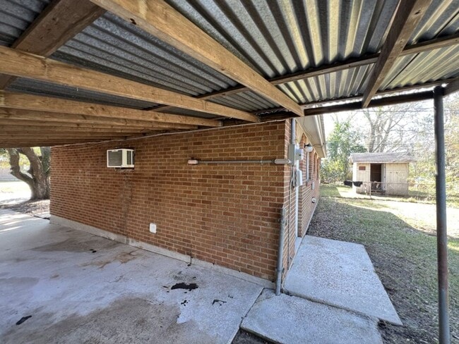 Building Photo - Cozy Brick Home with Covered Parking – Denova St.