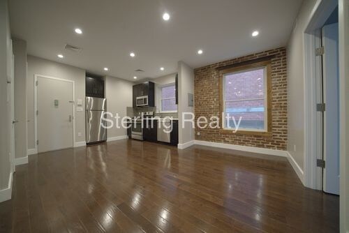 Primary Photo - 27-24 Hoyt Ave S