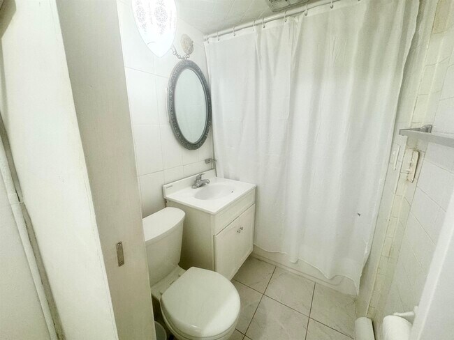 Building Photo - 39 Colonial Dr