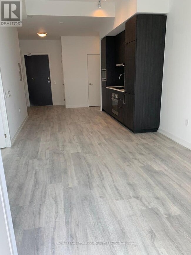 Building Photo - 7-3007 Golden Lion Heights