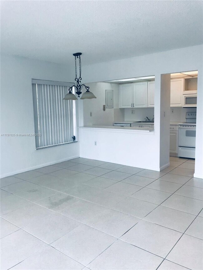 Foto del edificio - 17600 NW 68th Ave