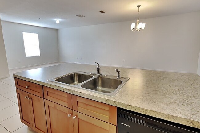 Building Photo - 1628 Hawksbill Ln