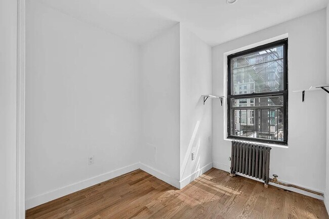 Foto del edificio - 406 W 39th St