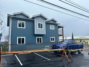 Building Photo - 820 N Garden St