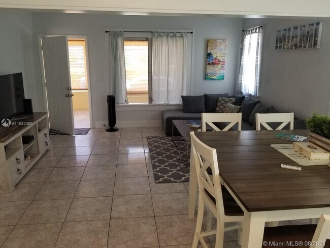 Building Photo - 1137 SW 13th Ct