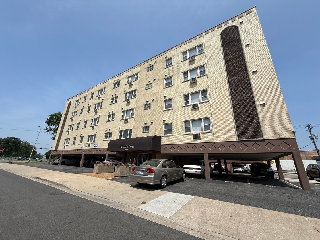 Foto principal - 3001 N Thatcher Ave