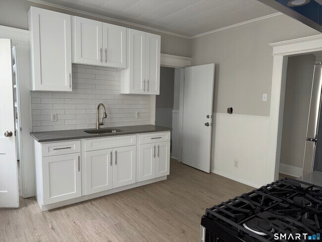 Foto del edificio - 74 Garfield Ave