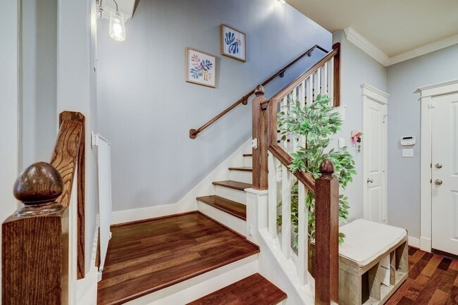 Building Photo - 3-Bed Houston Heights Gem with Private Tur...