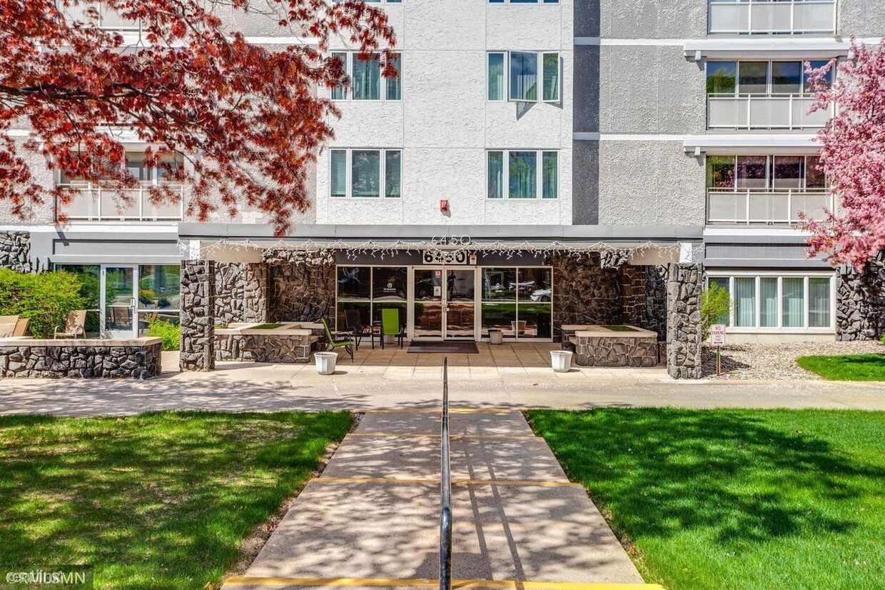Primary Photo - 1 br, 1 bath Condo - 6450 York Ave S Apt 504