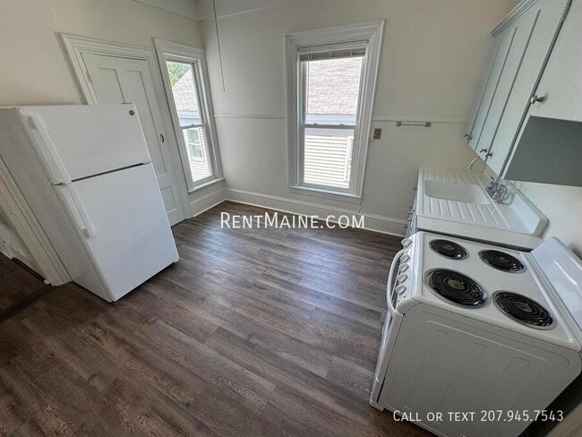 Building Photo - 147 Essex St