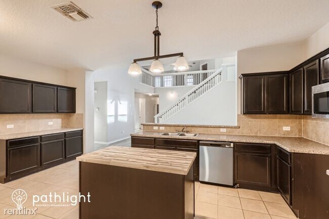 Foto del edificio - 4 br, 2.5 bath House - 8819 Olmstead Park ...