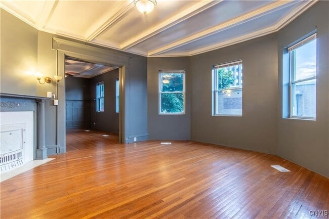 Building Photo - 156 Sterling St