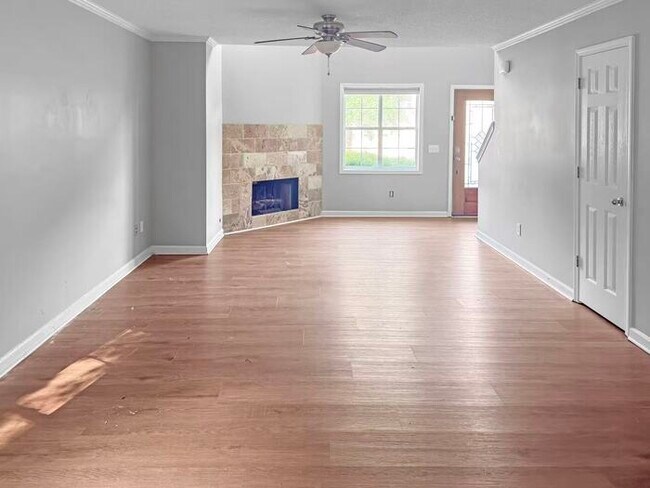 Foto del edificio - 3 bedroom house in Hillsborough Chase