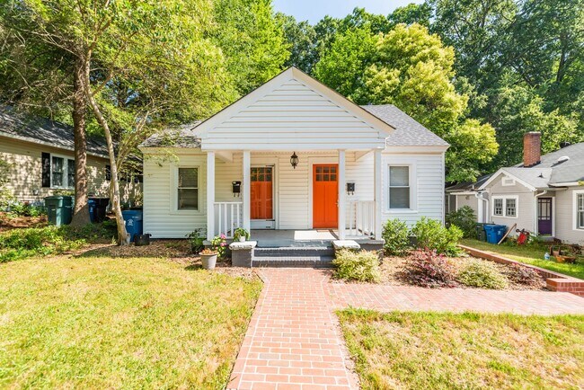 Foto del edificio - Charming 1 Bedroom, 1 Bathroom Duplex in Old West Durham!
