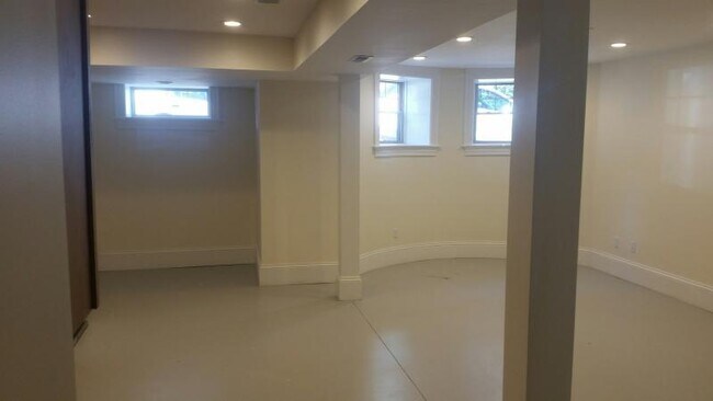 Building Photo - 29 Commonwealth Terrace