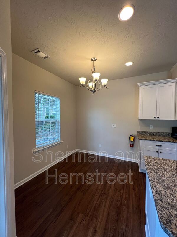 Foto del edificio - 1001 Joiner Circle