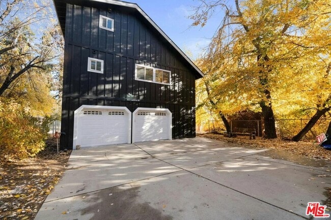 Building Photo - 993 Cameron Dr