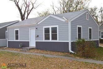 Building Photo - 308 Pine St
