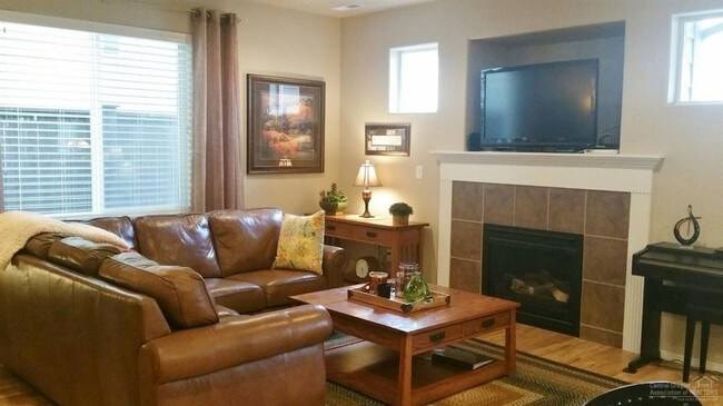 Building Photo - 3 br, 2.5 bath House - 61158 Teton Lane
