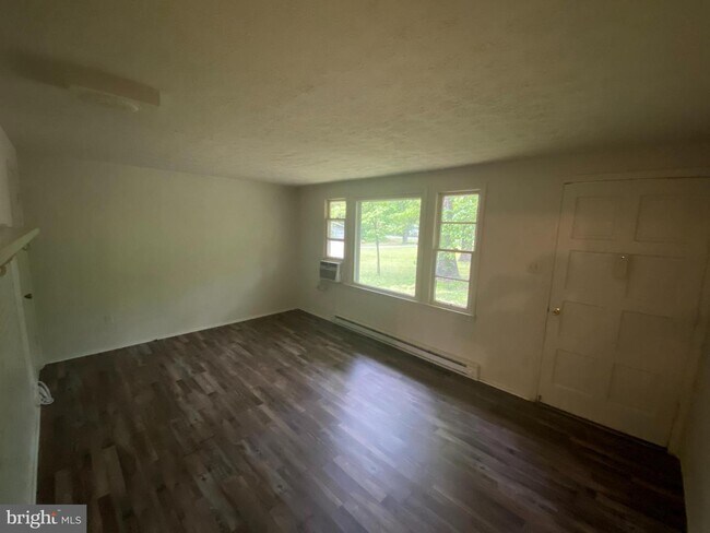 Building Photo - 26271 Chaucer St