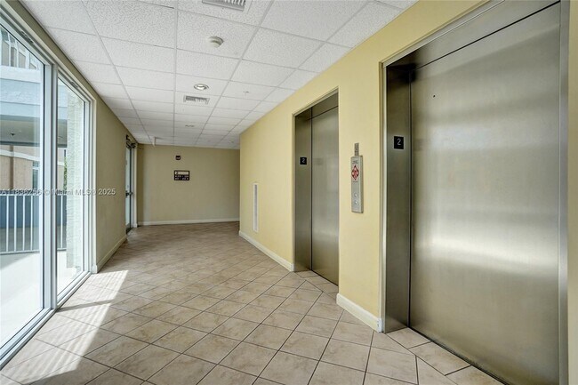 Foto del edificio - 1200 Town Center Dr