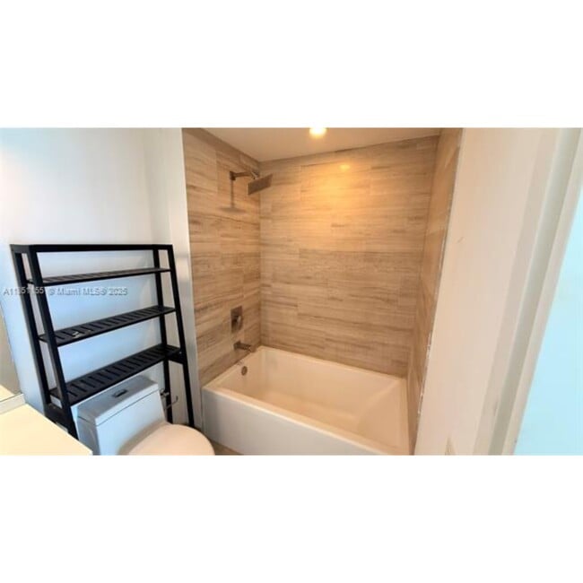 Building Photo - 1300 Brickell Bay Dr