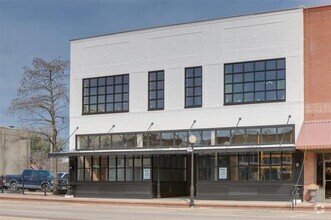 Building Photo - 115 E Moore Ave